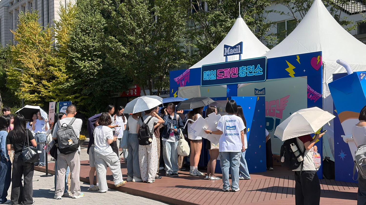 매일 도파민 충전소 이벤트 참여를 기다리는 대학생들