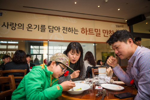 [사회공헌 특집] 매일유업, 선천성 대사이상 환아·가족 위한 '따뜻한 사랑'